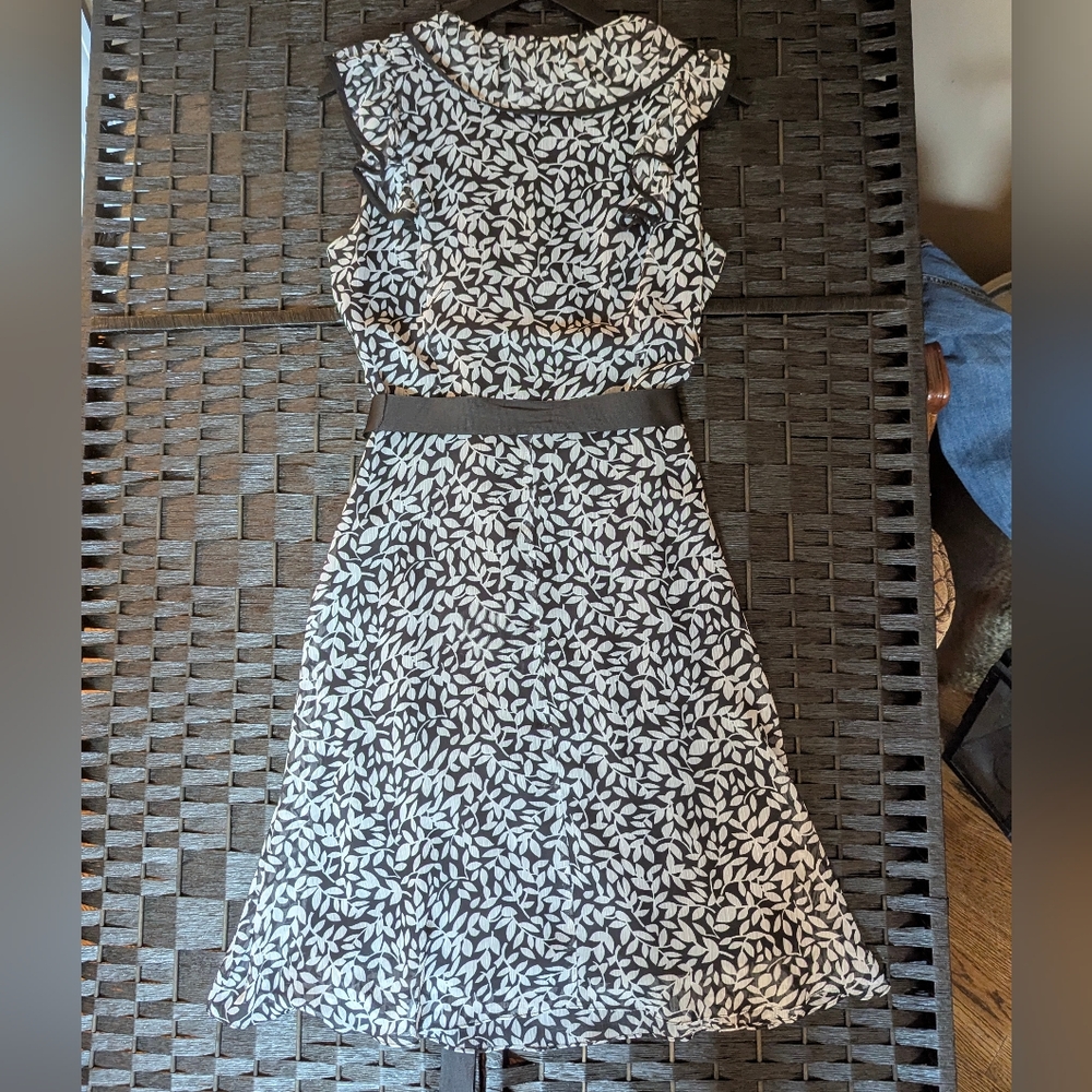 MSK Feminine Print Dress Ruffles Size 8 Pretty Flowing Excel Used Cond - Picture 2 of 3